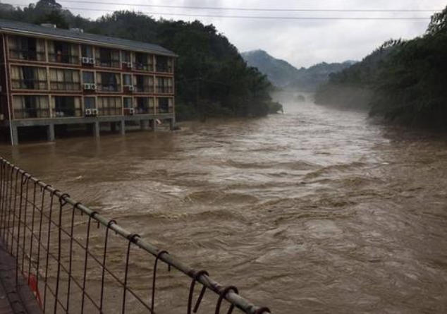 暴雨预警连发数天：江西中部今天仍有大暴雨