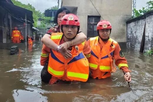 江西暴雨黄色预警多个城市被淹 全省各地紧急转移357人