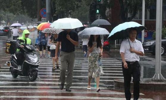 今早北京发布雷电蓝色预警信号 局地气温回升至35℃