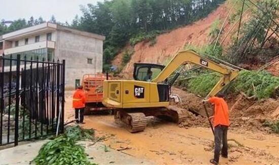 衡阳县X027线路段发生大型塌方 2小时抢修已经恢复通行