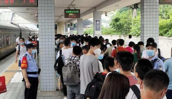 受强降雨影响 衡阳15趟列车折返8000余名旅客被滞留