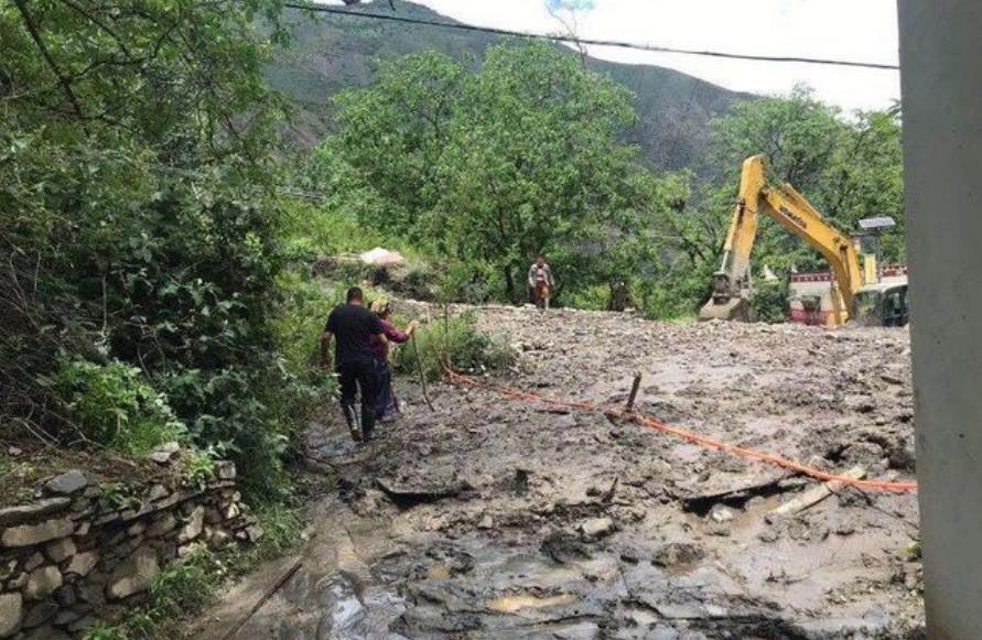 四川理县突发山洪泥石流道路中断 金川县受灾严重