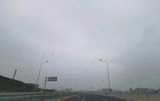 2号台风远离广东风雨渐小 高温被浇灭闷热袭来