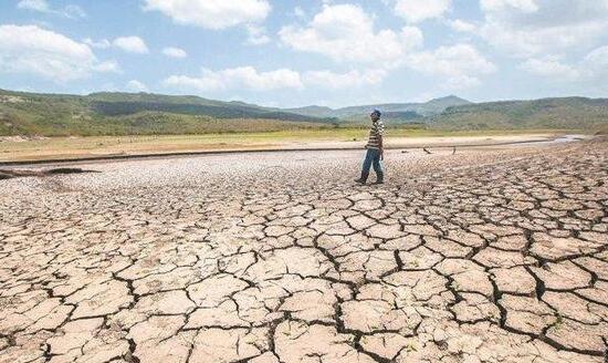 内蒙古旱情严峻伴有35℃的高温 未来三天依旧晴热少雨