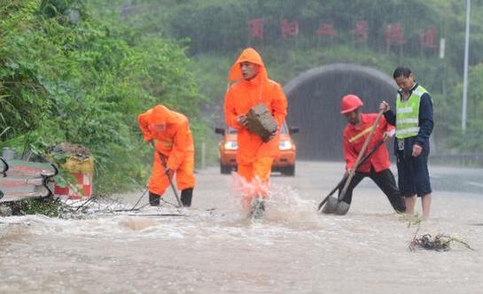 今早重庆发布暴雨黄色预警 多个高速收费站入口交通管制
