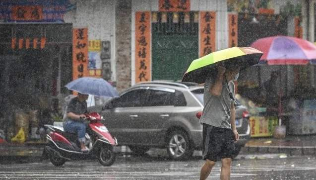 江南大部35℃以上高温持续 四川黄淮等地有大到暴雨