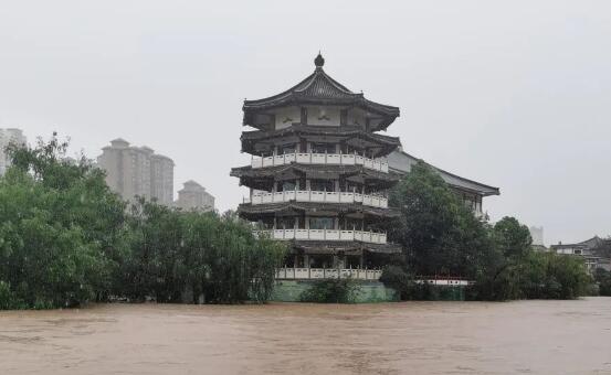 四川广元强降雨多路段交通中断 目前暂无人员伤亡报告