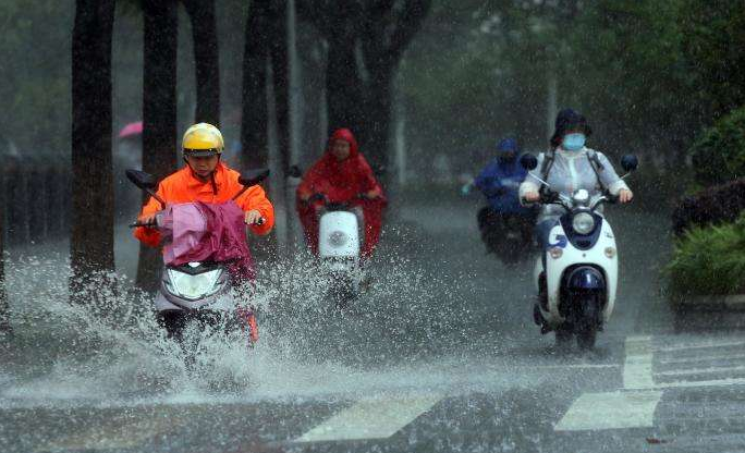 重庆等地发暴雨预警：江苏湖北多地将有大到暴雨