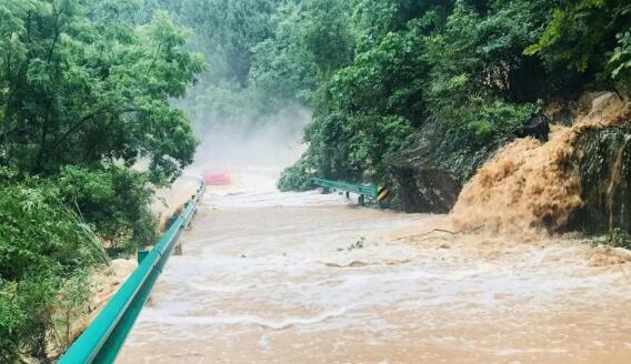 四川广元强降雨多路段交通中断 目前暂无人员伤亡报告