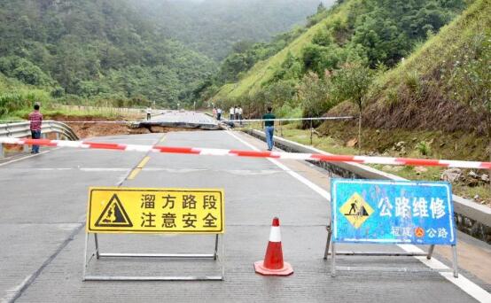 安徽持续暴雨多路段发生塌方 合肥六安等地仍有大雨光顾