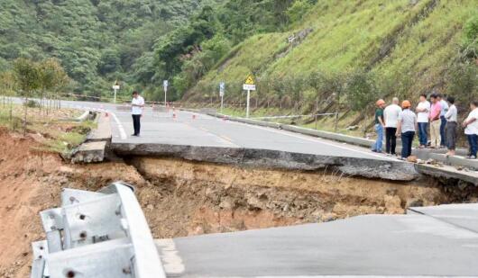 安徽持续暴雨多路段发生塌方 合肥六安等地仍有大雨光顾