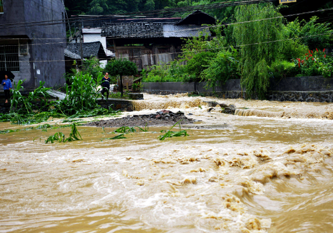 重庆新一轮强降雨登场 周末两天中到大雨局地暴雨