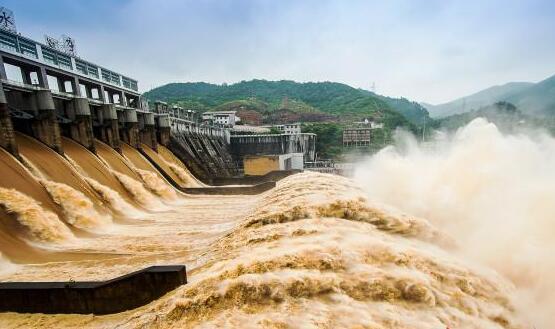 贵州部分河段发生超警洪水 目前红枫和阿哈两大水库开闸泄洪