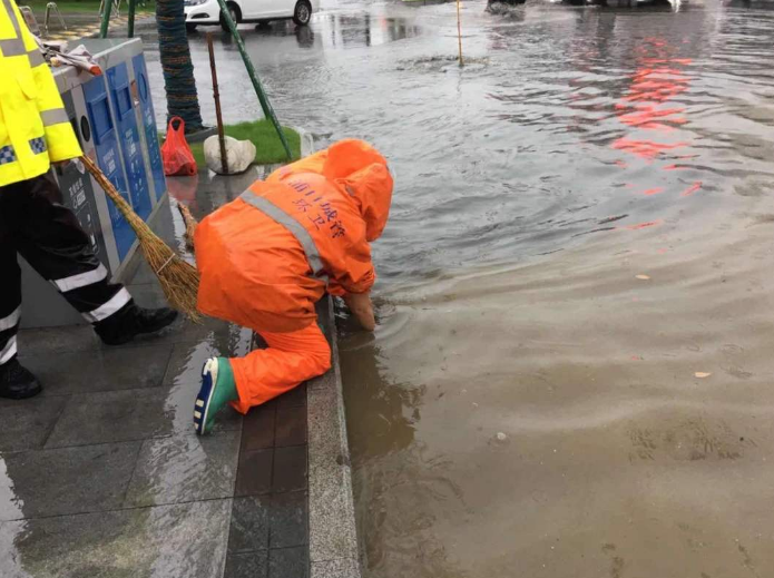 暴雨袭击黔湘鄂皖桂 东北多阵雨天气