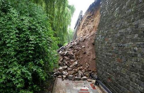 强降雨致襄阳古城墙发生局部垮塌 开展抢险保护工作已经展开