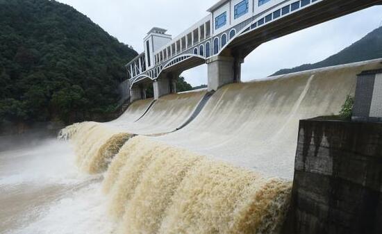 杭州暴雨黄色预警多座水库水位超汛限 内河水上巴士线停运