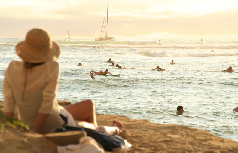 游泳溺水自救方法 夏天游泳不慎溺水如何自救