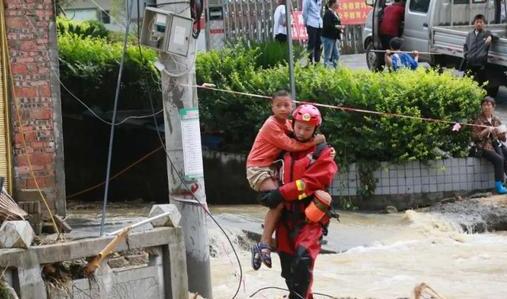 贵州桐梓县强降雨致3死1伤 目前已营救被困群众200余人