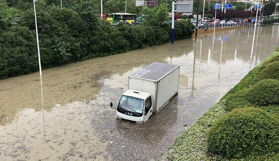 安徽暴雨多条高速受影响 合肥轨道交通3号线出现故障