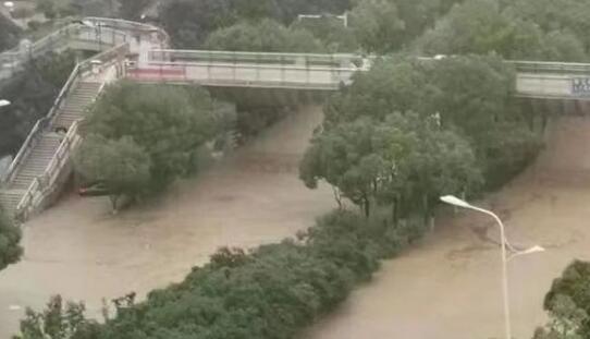 合肥发布今年首个暴雨红色预警 雨量超过75毫米街道变汪洋