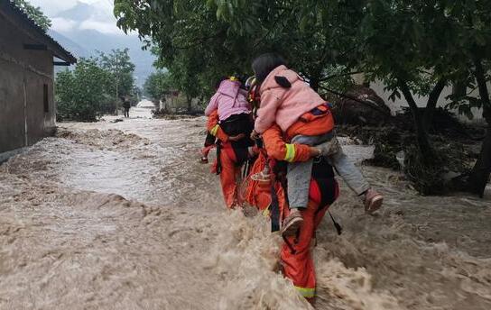 四川冕宁暴雨紧急转移7000余人 当地启动二级山洪灾害响应