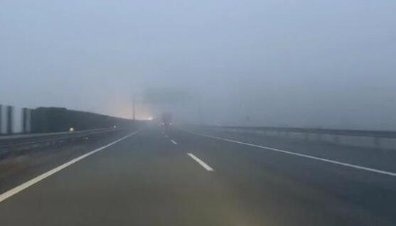 今晨山东大雾弥漫能见度不足200米 今后三天多降雨天气