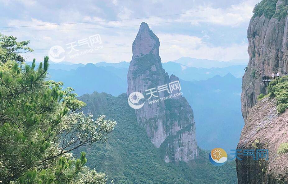 景点分布:天姥山风景名胜区内主要景点有:会墅岭,古驿道,桃源仙境