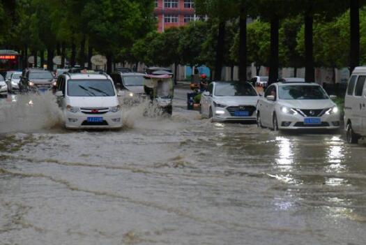 重庆多地暴雨气温难超32℃ 未来地质灾害气象风险高