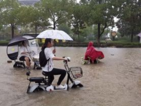 安徽暴雨造成严重内涝 今天淮北江淮一带仍有暴雨