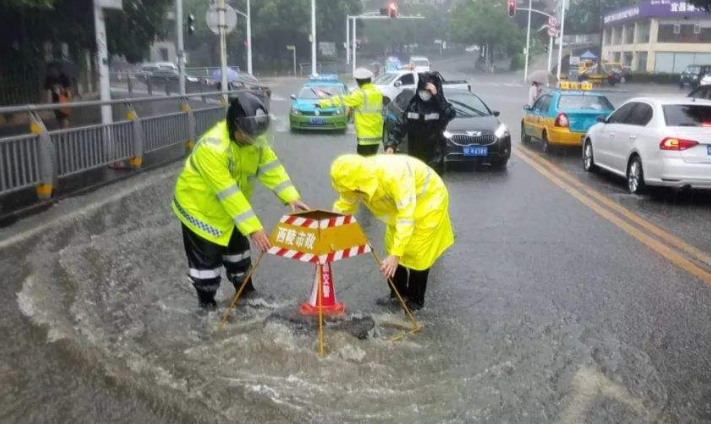 华南闷热展开“耐力赛” 西南地区成降雨中心