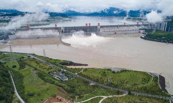 三峡今年首次泄洪流量达4万立方米/秒 预计7月上中旬迎新轮洪水