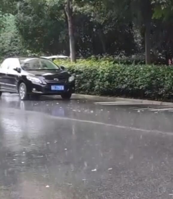 武汉13点30分发布暴雨红色预警  天门遭遇强降水达111毫米