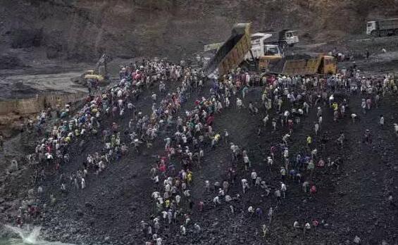 缅甸一翡翠矿区塌方约200人被埋 目前死亡人数上升至113人