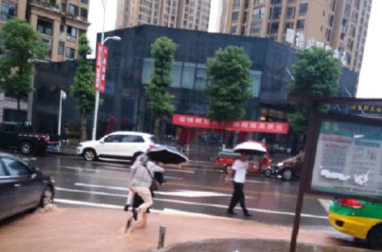 重庆今雨势减小气温20～32℃ 明部分地区暴雨重返