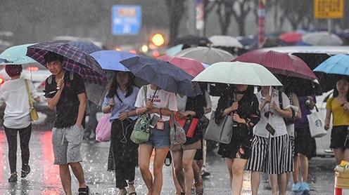 中央气象台再度发布暴雨蓝色预警 西南至长江中下游有大暴雨