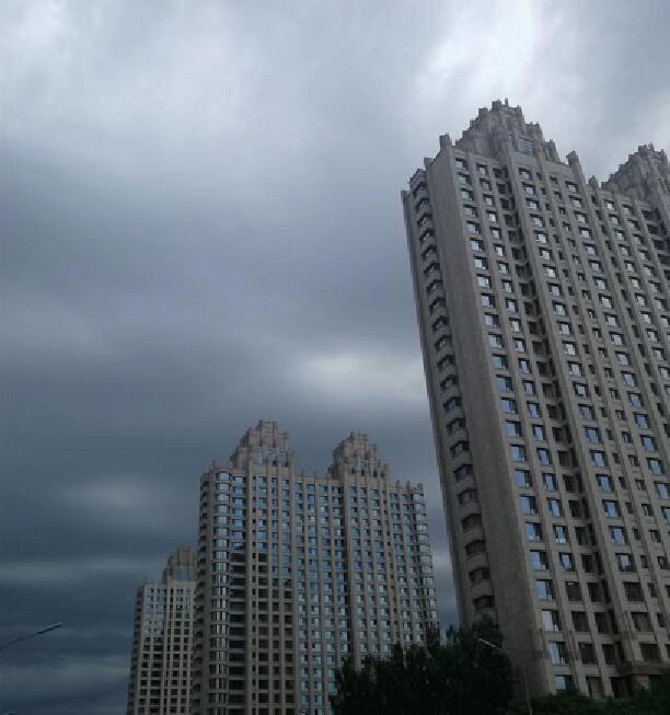 北京雷雨扰周末 局部地区注意防范大风冰雹 