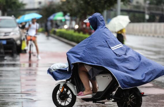 6月以来南方60%县市出现暴雨 专家：都是副热带高压的锅