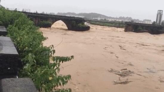黄山明代镇海桥被山洪冲毁 目前未造成人员伤亡