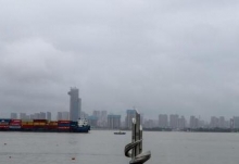 强降雨致长江汉口站水位超警戒水位 目前武汉轮渡公司已全线停航