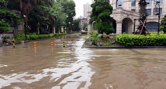 江西发布暴雨橙色预警 南昌市区部分街道积水严重