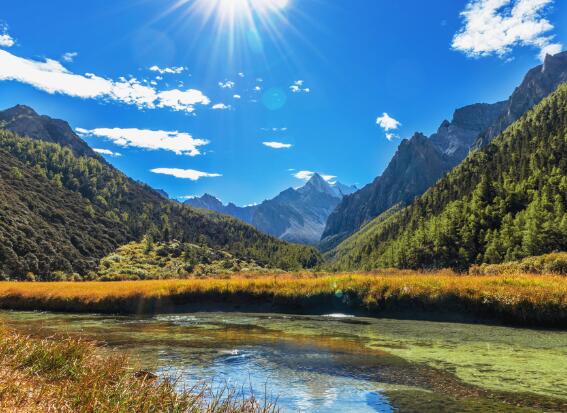稻城亚丁在哪里 稻城亚丁在哪个省哪个市