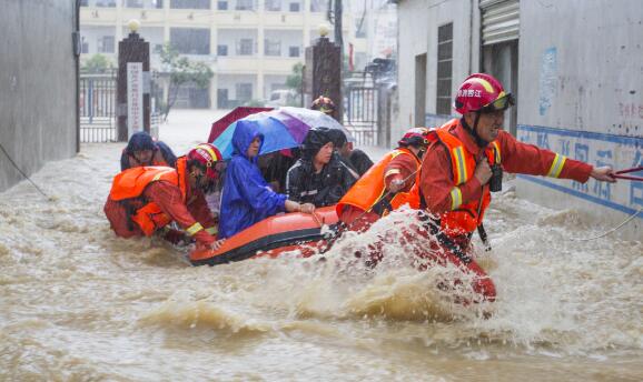 中国气象局连发三个预警 今天湖南江西等地雨势非常强劲