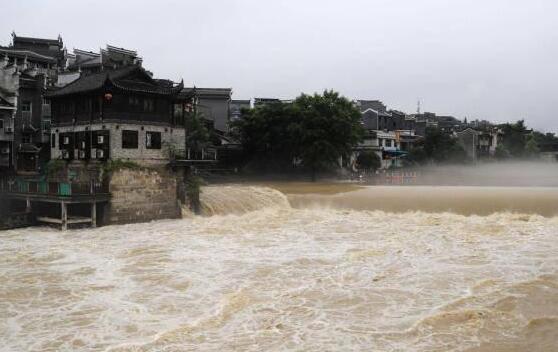 湖南多地降雨超200年一遇 岳阳县24小时降雨量319.5毫米