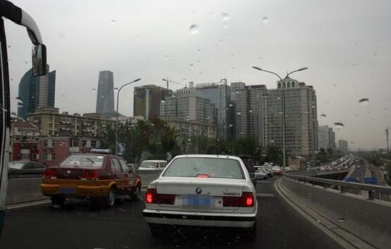 今天高考结束北京气温舒适仅27℃ 本周末雷阵雨频繁注意防范