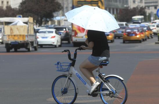 广东梅州发布今年首个高温红色预警 局地气温达到恐怖的39℃