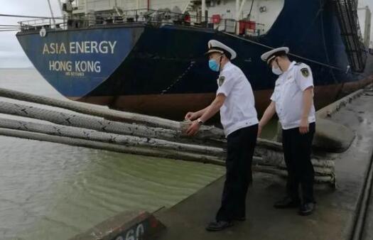 受海上大风浪影响 连云港100余艘进出港船舶停航