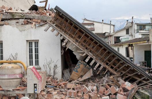 地震如何逃生自救方法  发生地震时应该怎么做