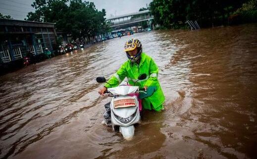 印尼南苏拉威西省洪灾造成13人死亡 另有46人失踪