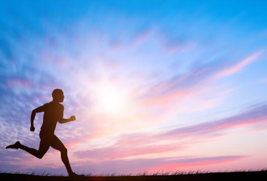 跑步时握紧拳头会有什么样结果 跑步将拳头握紧会有什么情况