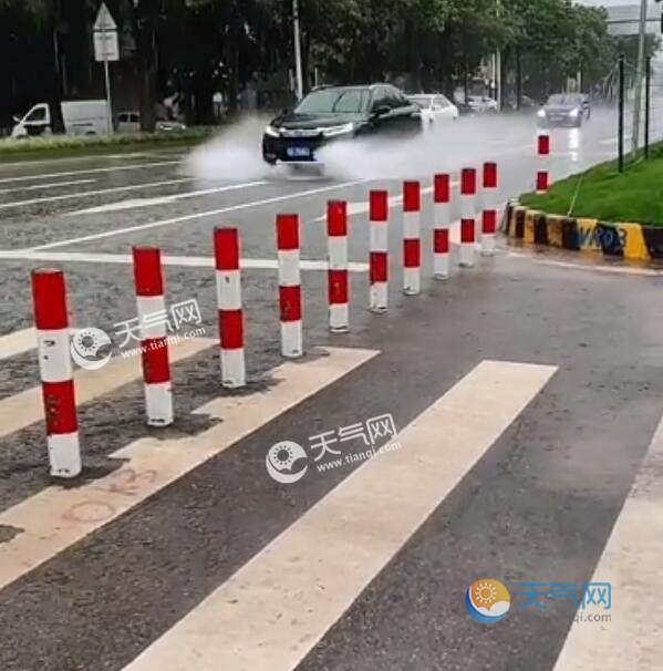 降雨量100毫米是多少  100毫米降雨量什么意思